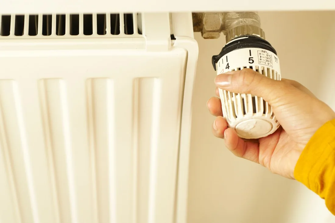Regolazione della valvola di un termosifone